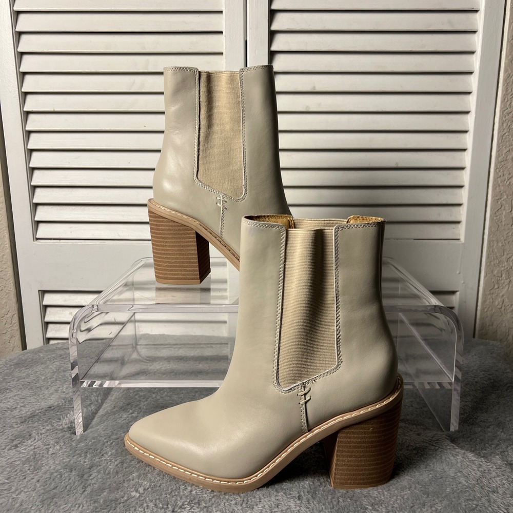 Crown Vintage Pimmy Beige Leather Western Chelsea Block Heel Booties Size 7M